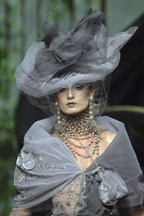 DIOR : Haute Couture Fall Winter 2002